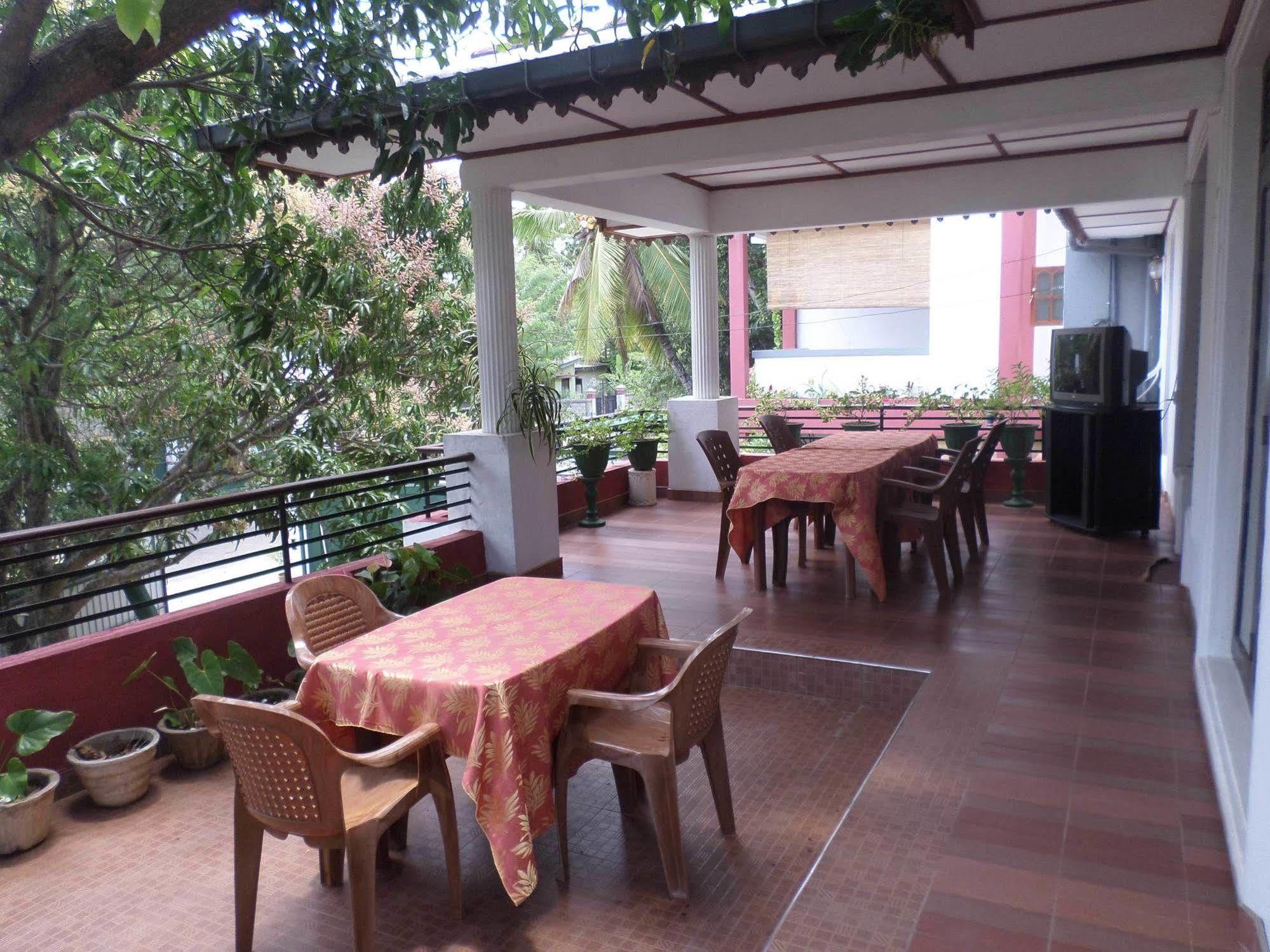 Thilaka City Hotel Anuradhapura Exterior photo