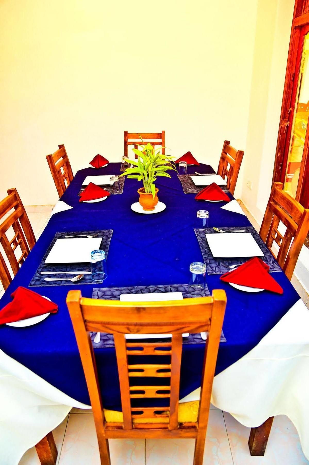 Thilaka City Hotel Anuradhapura Exterior photo